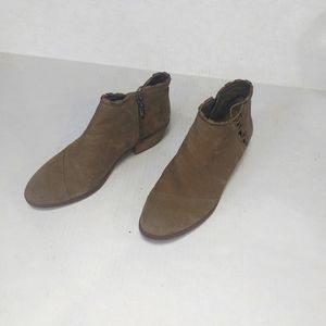 Vince Camuto Woman Brown Suede Exposed Ankle Booties Size 11